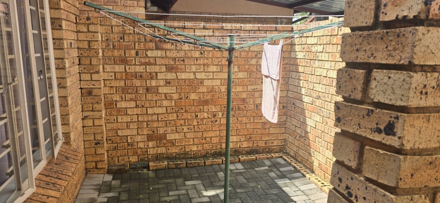 2 Bedroom Property for Sale in Magalieskruin Gauteng