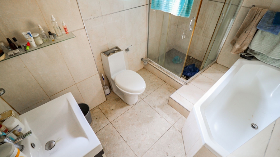 5 Bedroom Property for Sale in Atholl Gauteng
