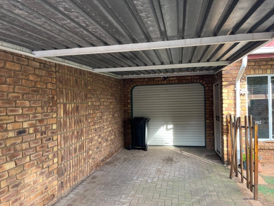  Bedroom Property for Sale in Birchleigh Gauteng