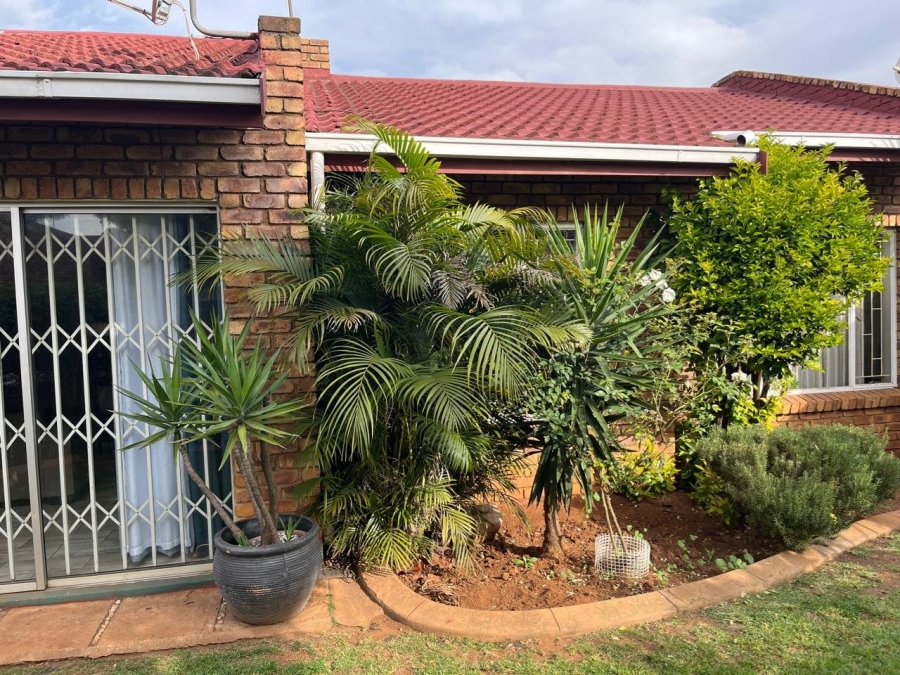  Bedroom Property for Sale in Birchleigh Gauteng