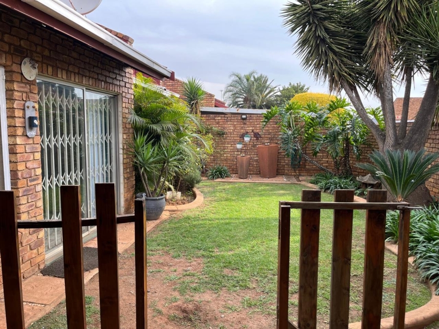  Bedroom Property for Sale in Birchleigh Gauteng
