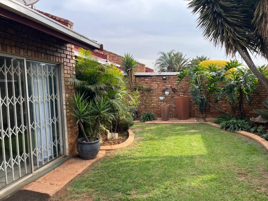  Bedroom Property for Sale in Birchleigh Gauteng