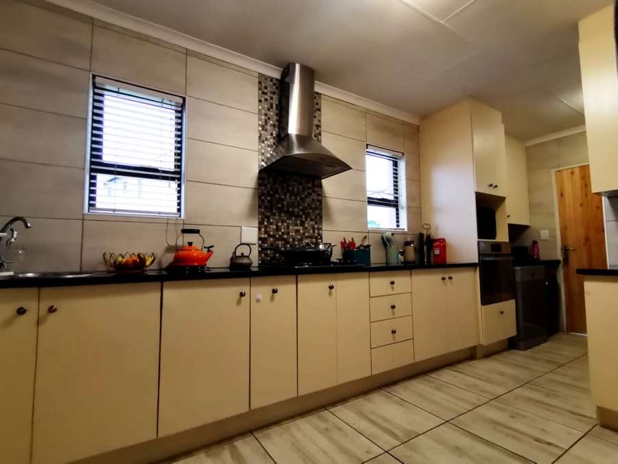 3 Bedroom Property for Sale in Kosmosdal Gauteng