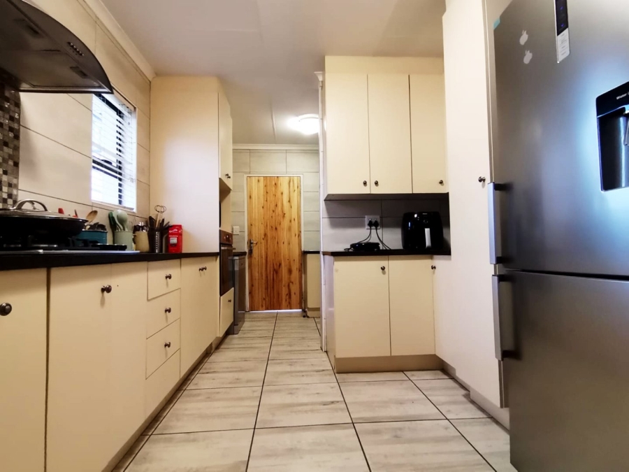 3 Bedroom Property for Sale in Kosmosdal Gauteng