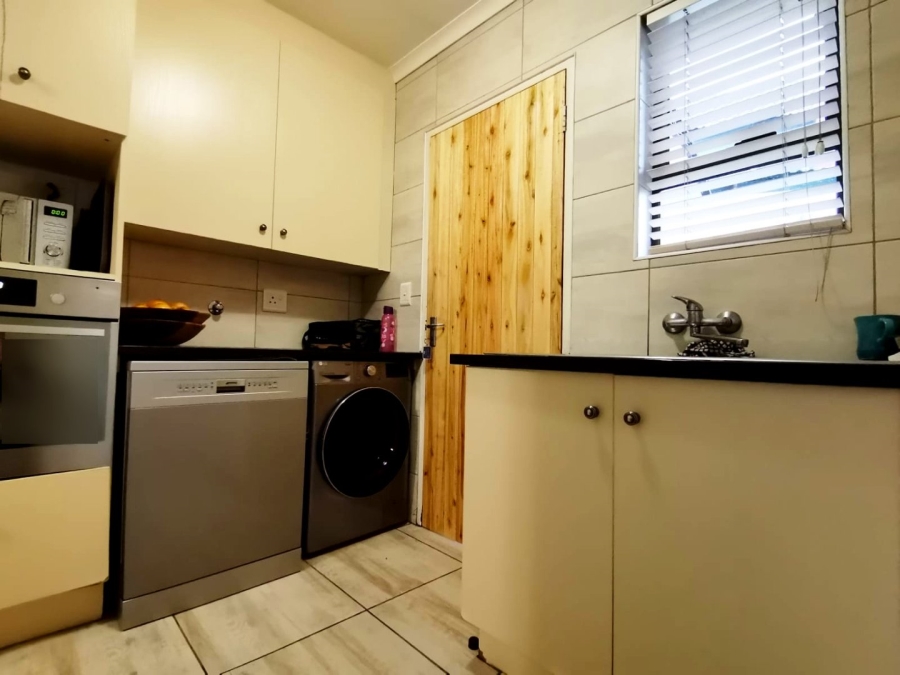 3 Bedroom Property for Sale in Kosmosdal Gauteng
