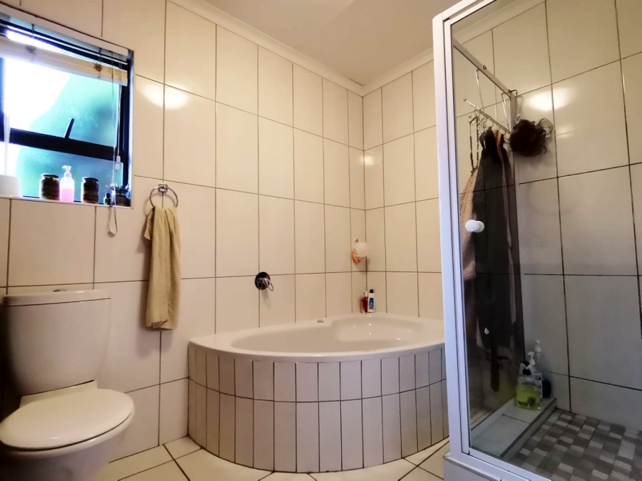 3 Bedroom Property for Sale in Kosmosdal Gauteng