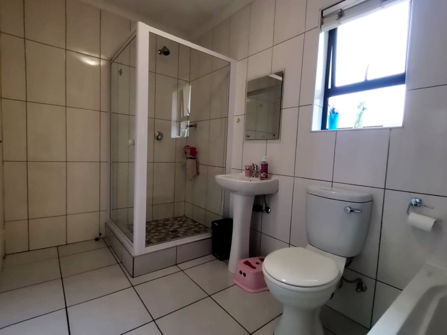 3 Bedroom Property for Sale in Kosmosdal Gauteng