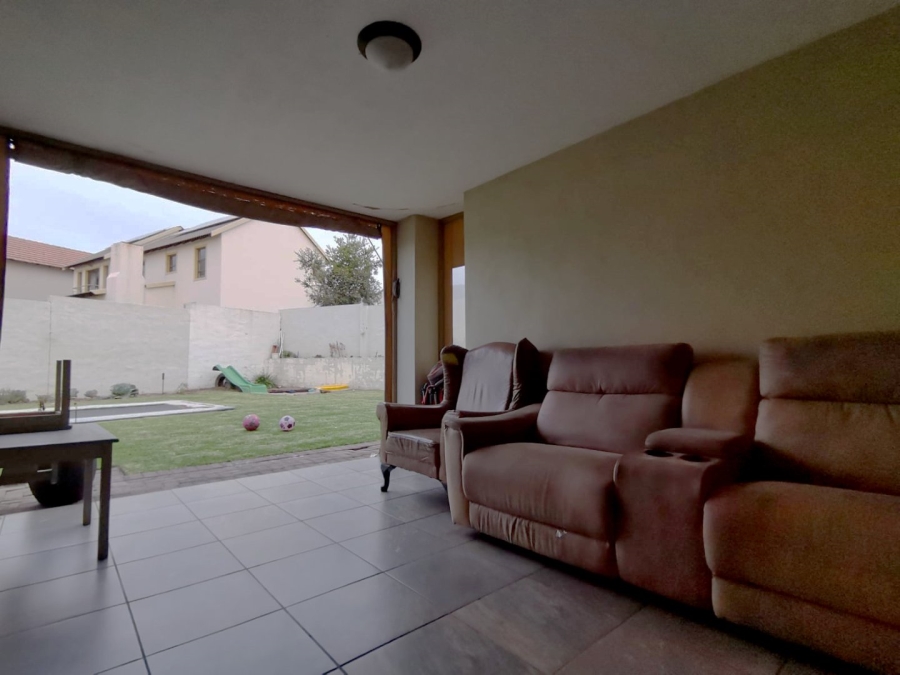3 Bedroom Property for Sale in Kosmosdal Gauteng
