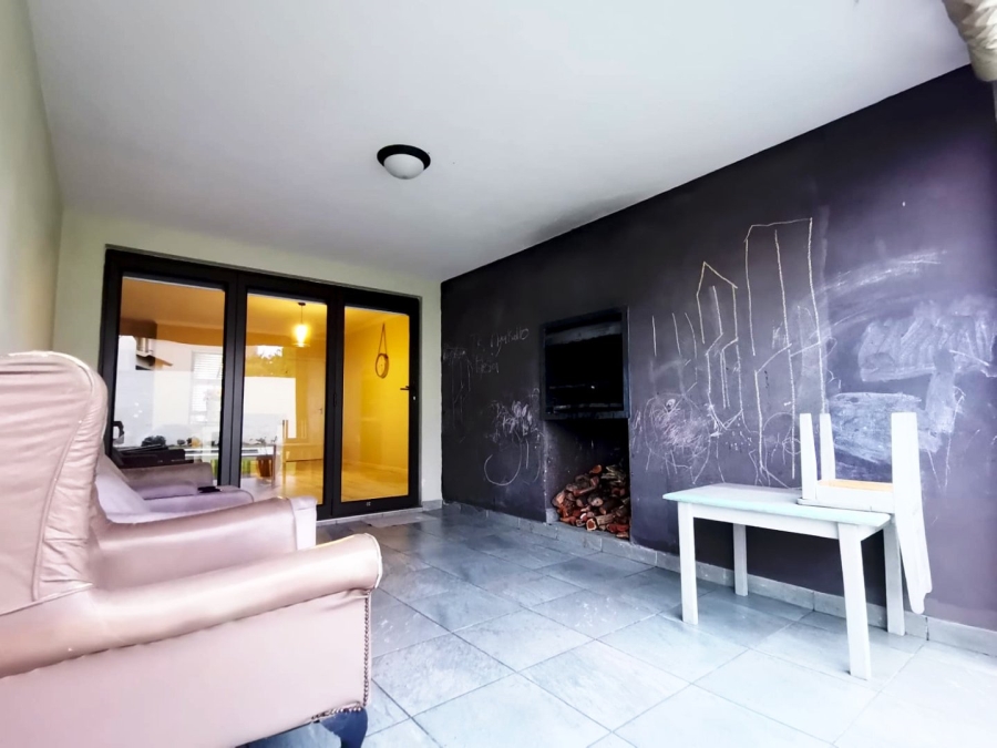 3 Bedroom Property for Sale in Kosmosdal Gauteng