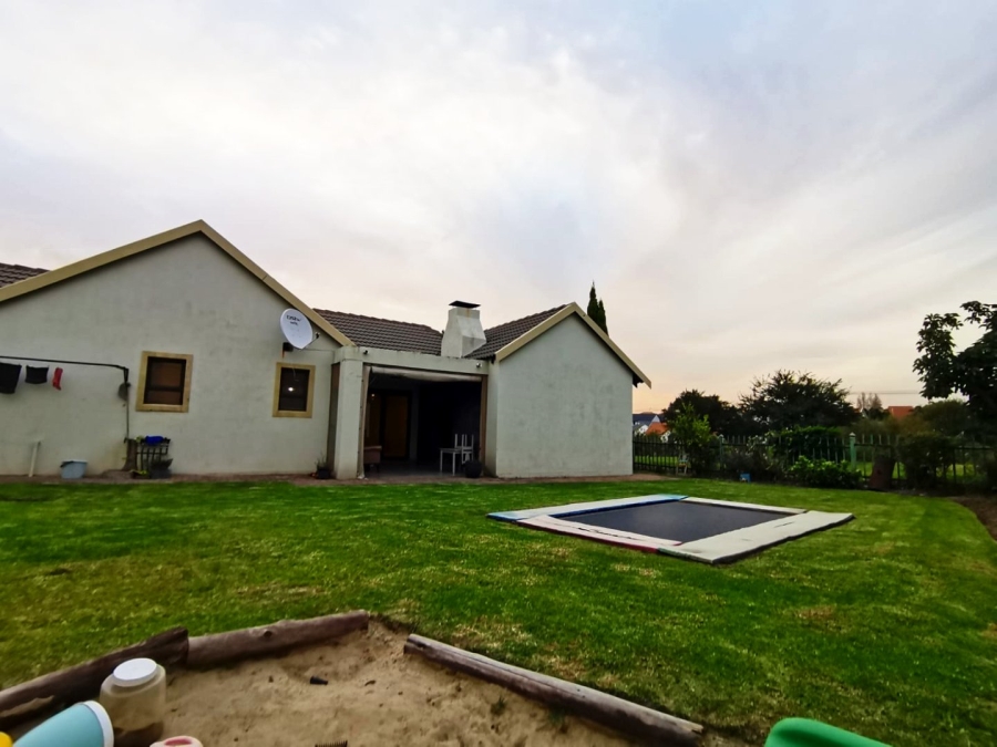 3 Bedroom Property for Sale in Kosmosdal Gauteng