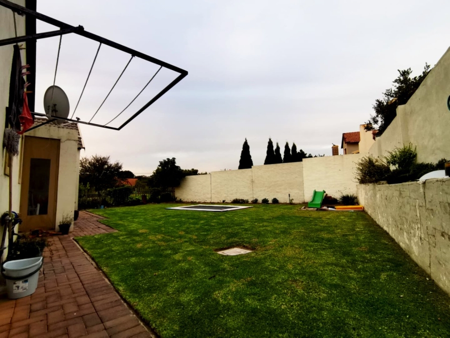 3 Bedroom Property for Sale in Kosmosdal Gauteng