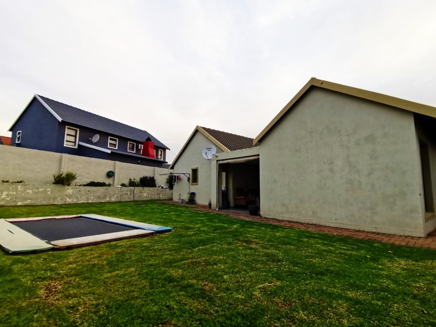 3 Bedroom Property for Sale in Kosmosdal Gauteng