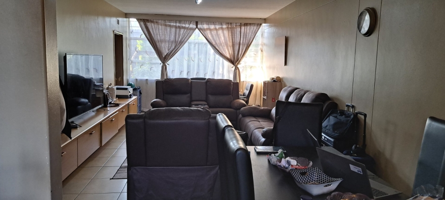 To Let 1 Bedroom Property for Rent in Eastleigh Gauteng