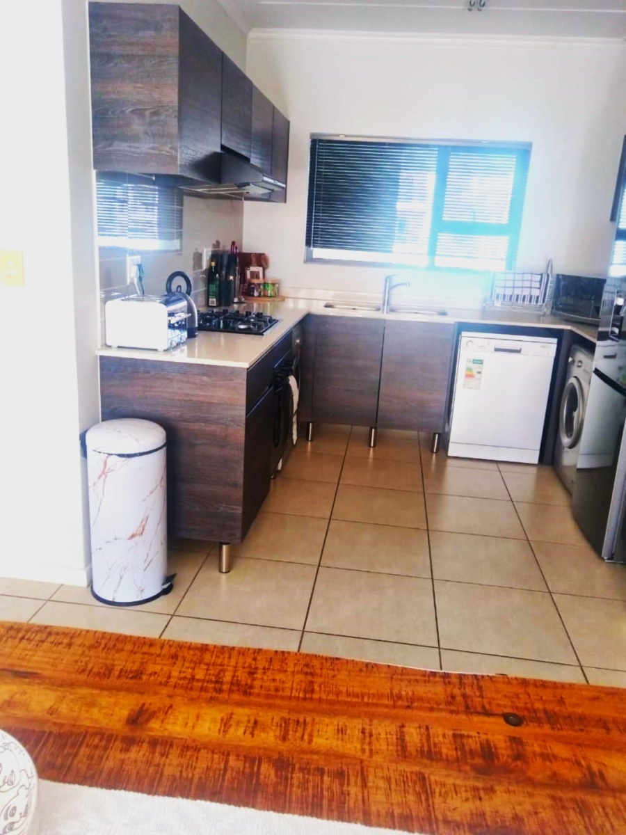 To Let 2 Bedroom Property for Rent in Longmeadow Gauteng