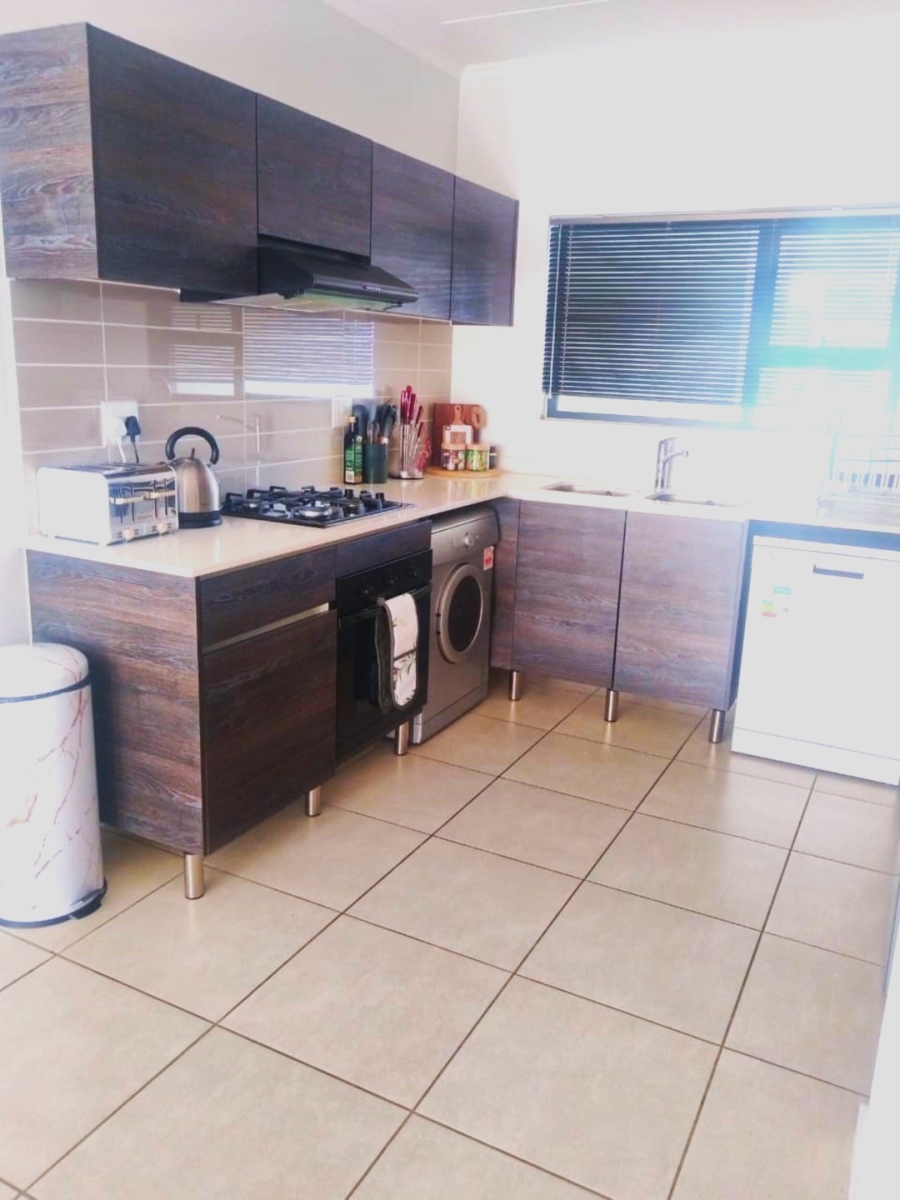 To Let 2 Bedroom Property for Rent in Longmeadow Gauteng