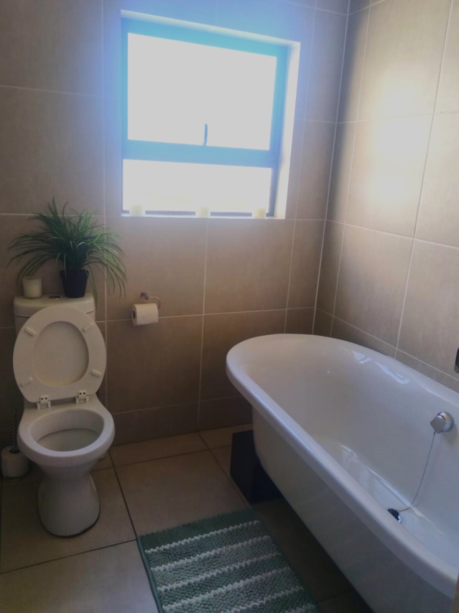 To Let 2 Bedroom Property for Rent in Longmeadow Gauteng