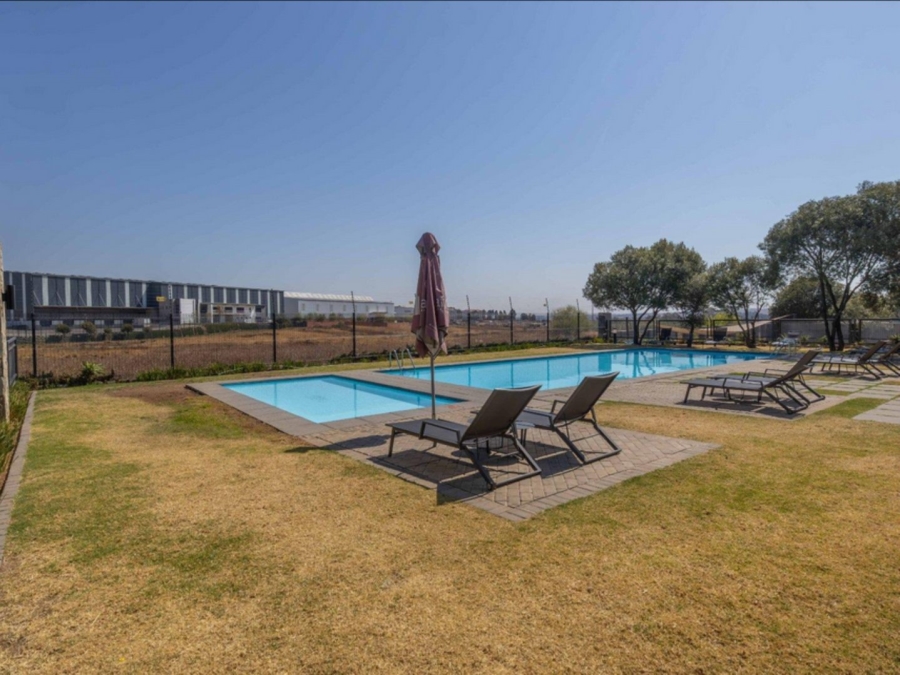 To Let 2 Bedroom Property for Rent in Longmeadow Gauteng