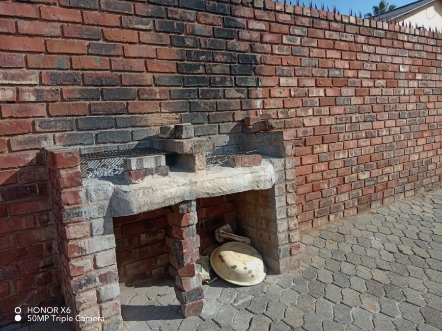  Bedroom Property for Sale in East Lynne Gauteng