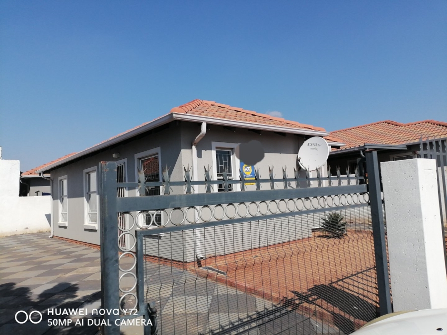 3 Bedroom Property for Sale in Lotus Gardens Gauteng