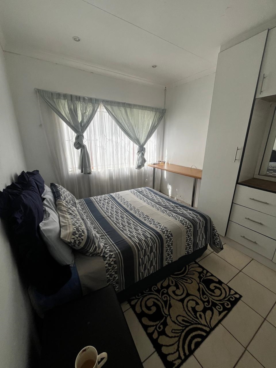 To Let 1 Bedroom Property for Rent in Crystal Park Gauteng