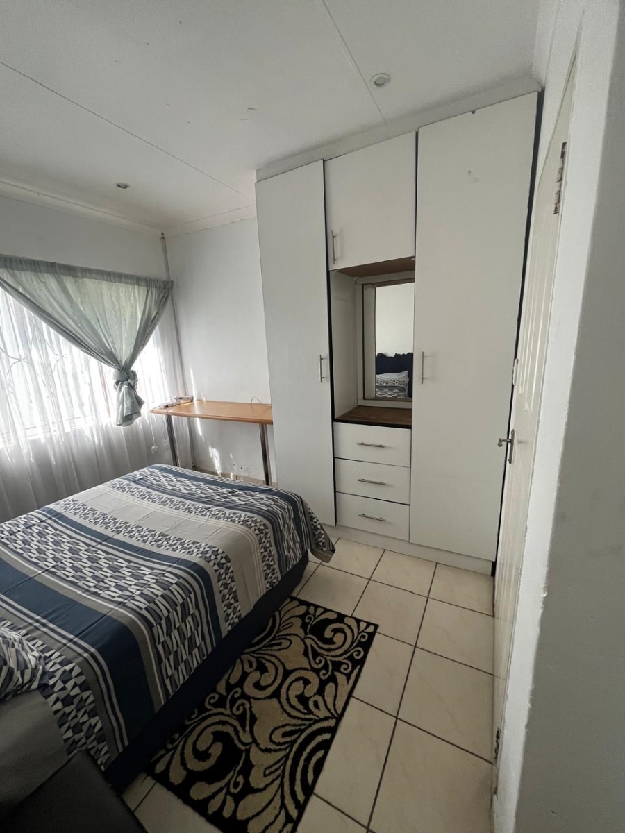 To Let 1 Bedroom Property for Rent in Crystal Park Gauteng