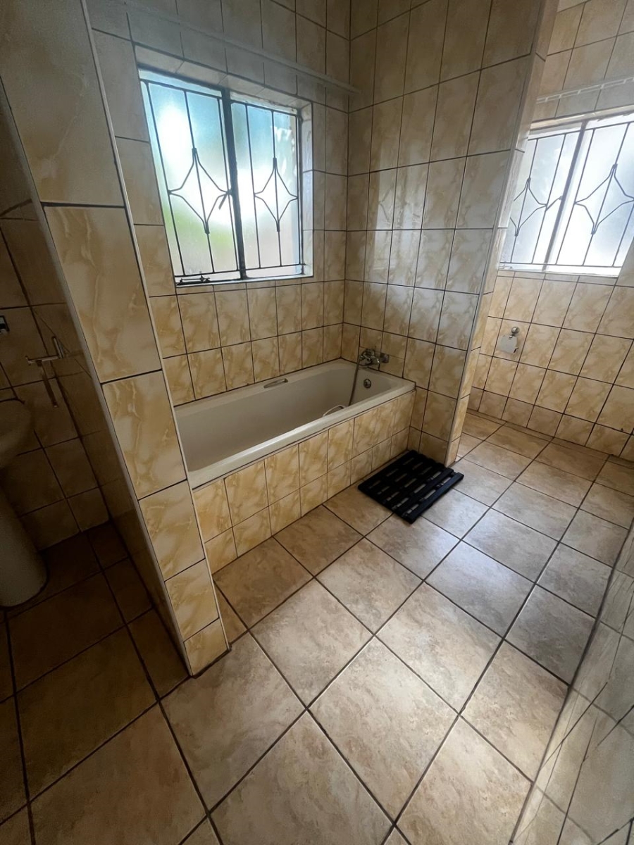 To Let 1 Bedroom Property for Rent in Crystal Park Gauteng