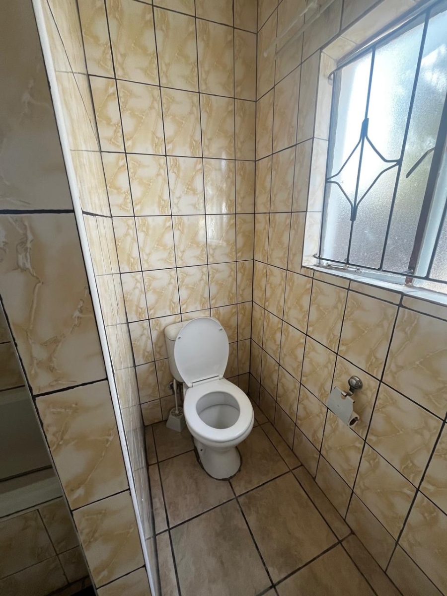 To Let 1 Bedroom Property for Rent in Crystal Park Gauteng