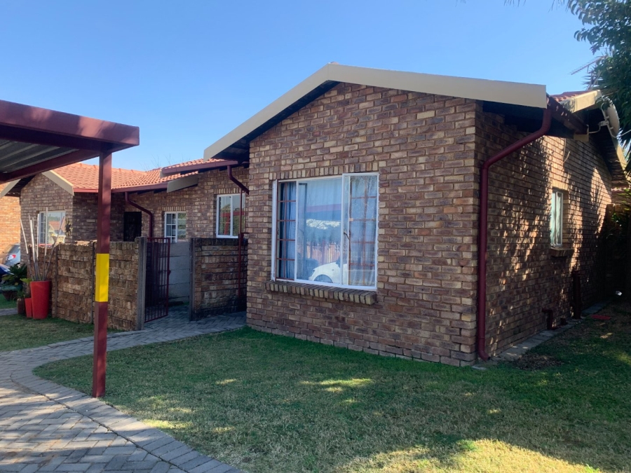 To Let 2 Bedroom Property for Rent in The Reeds Gauteng