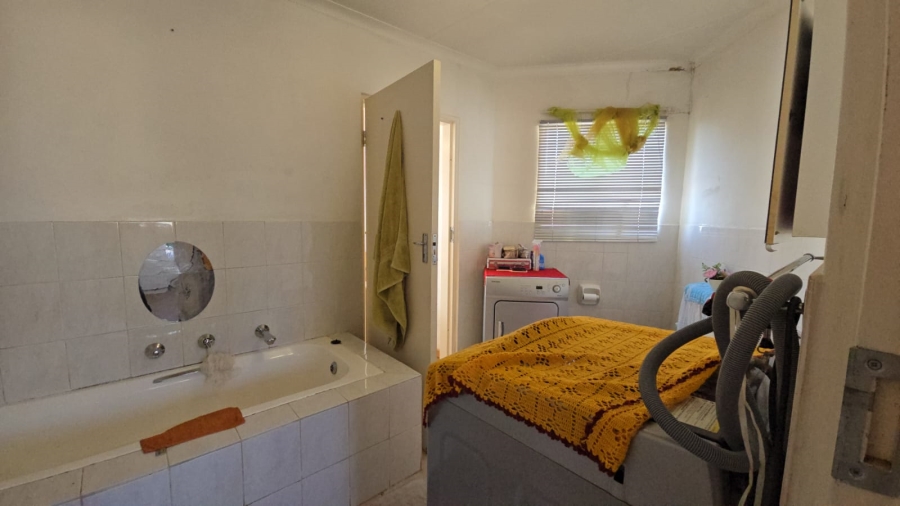 2 Bedroom Property for Sale in Dorandia Gauteng