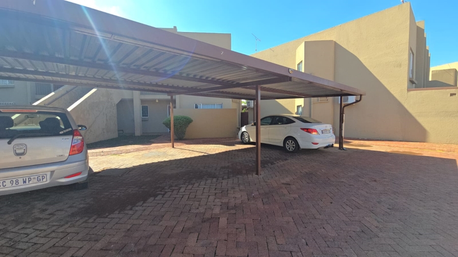 2 Bedroom Property for Sale in Dorandia Gauteng