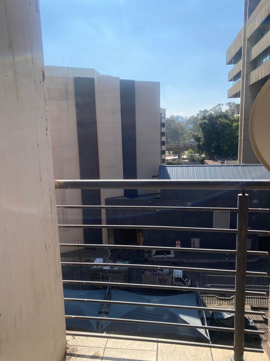 1 Bedroom Property for Sale in Braamfontein Werf Gauteng