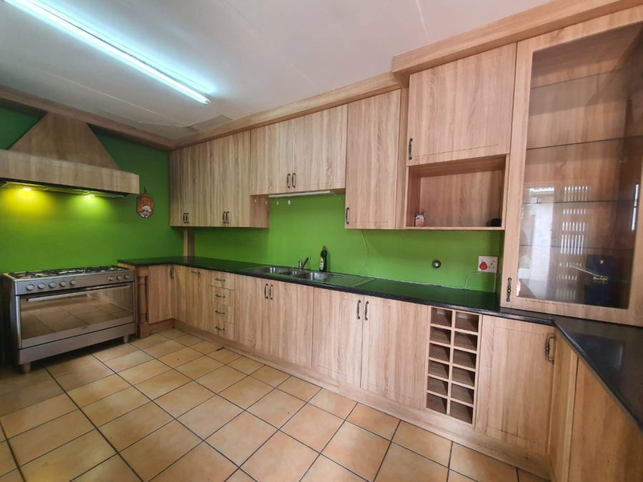 To Let 3 Bedroom Property for Rent in Victoria Gauteng