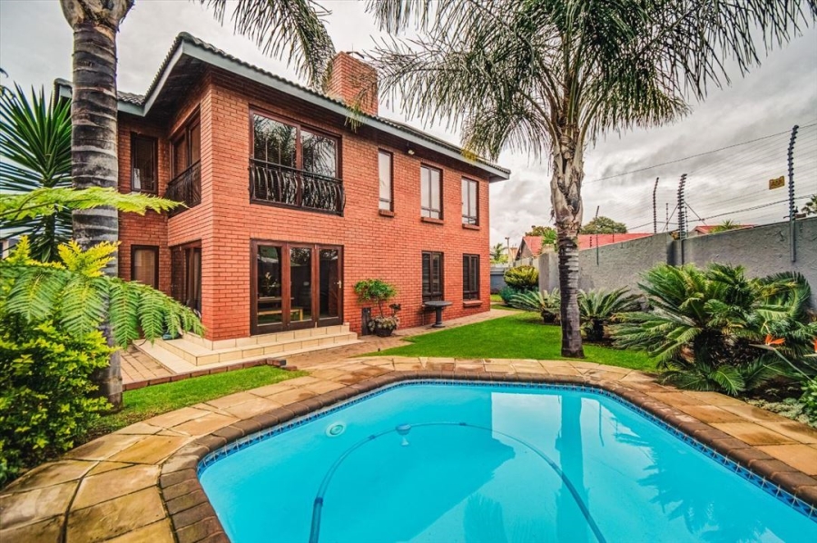 4 Bedroom Property for Sale in Glen Eagle Estate Gauteng