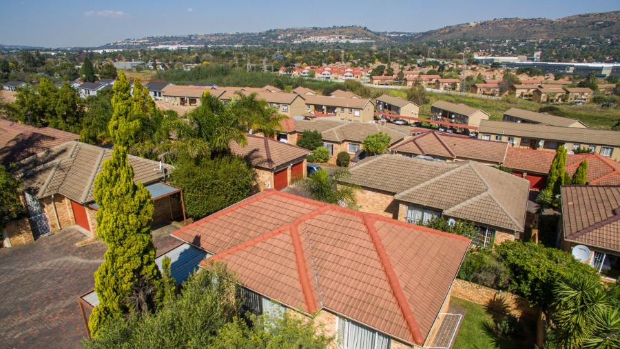 2 Bedroom Property for Sale in Wilgeheuwel Gauteng