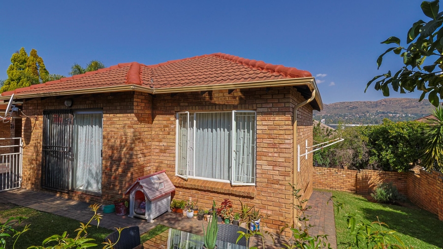2 Bedroom Property for Sale in Wilgeheuwel Gauteng