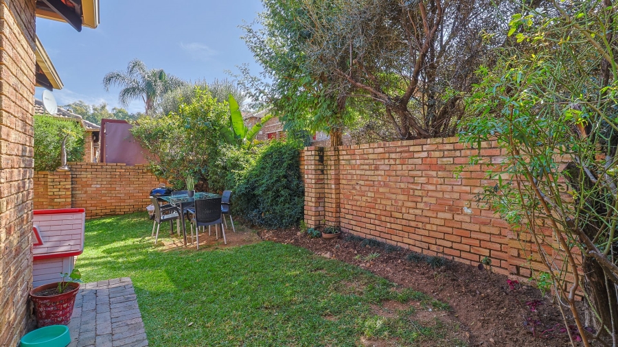 2 Bedroom Property for Sale in Wilgeheuwel Gauteng