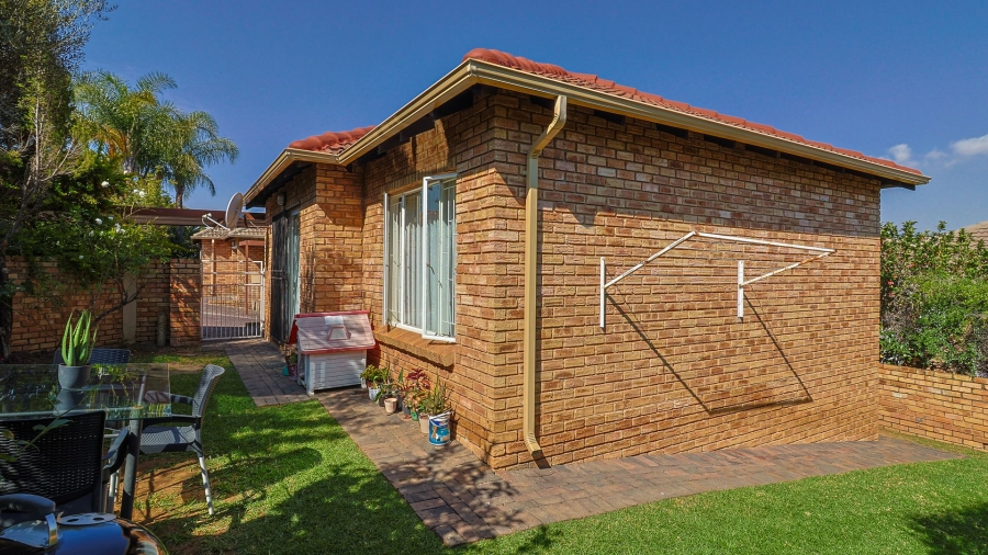 2 Bedroom Property for Sale in Wilgeheuwel Gauteng