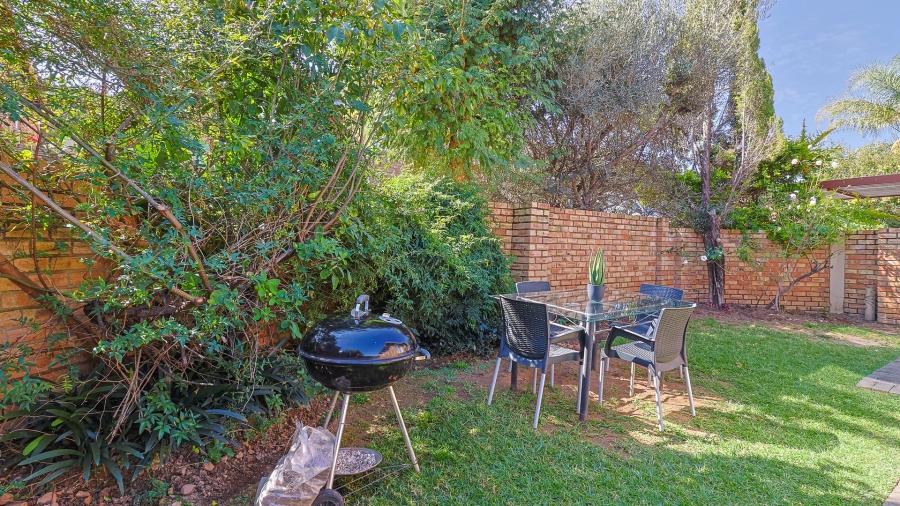 2 Bedroom Property for Sale in Wilgeheuwel Gauteng