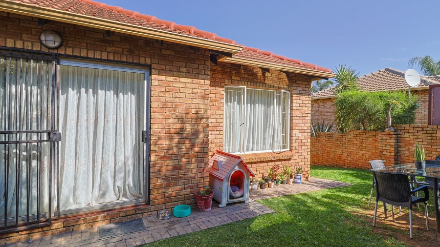 2 Bedroom Property for Sale in Wilgeheuwel Gauteng