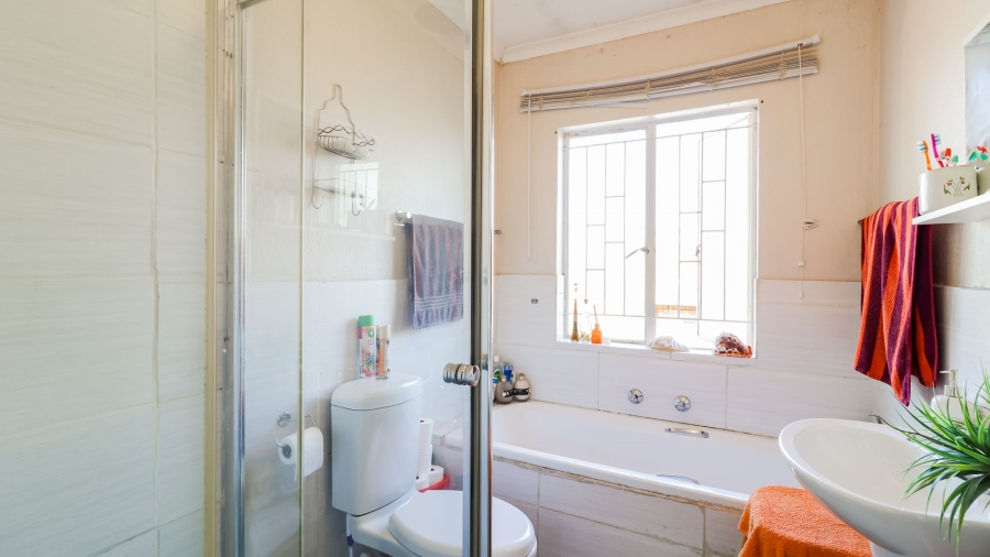 2 Bedroom Property for Sale in Wilgeheuwel Gauteng