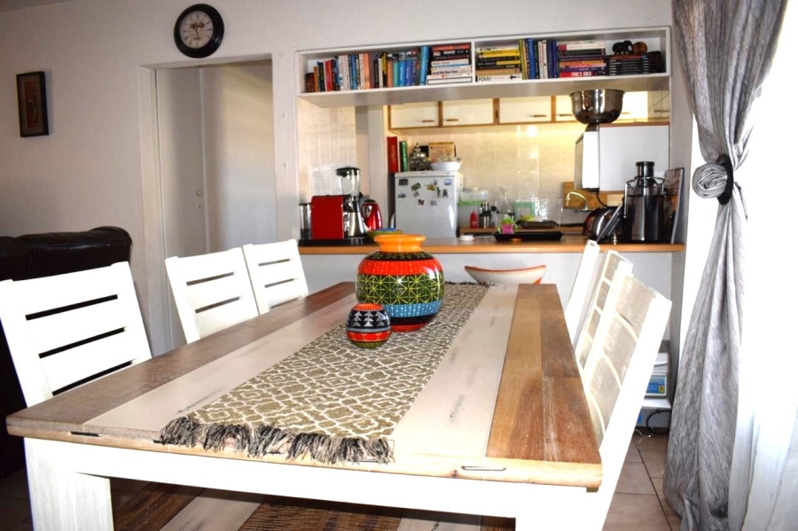 2 Bedroom Property for Sale in Kew Gauteng