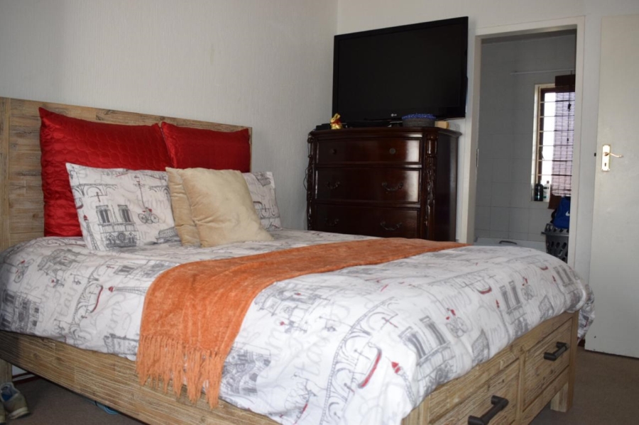 2 Bedroom Property for Sale in Kew Gauteng