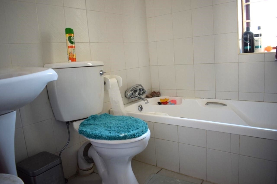 2 Bedroom Property for Sale in Kew Gauteng