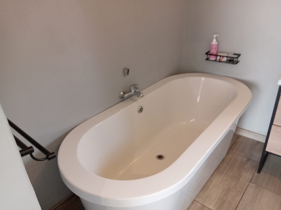 4 Bedroom Property for Sale in Vanderbijlpark SE 2 Gauteng