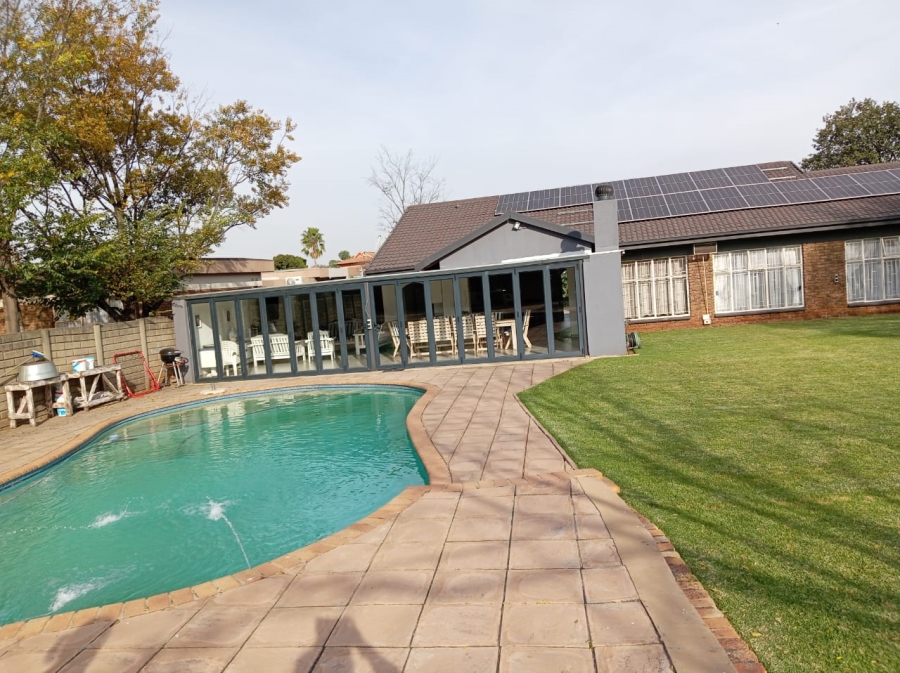 4 Bedroom Property for Sale in Vanderbijlpark SE 2 Gauteng