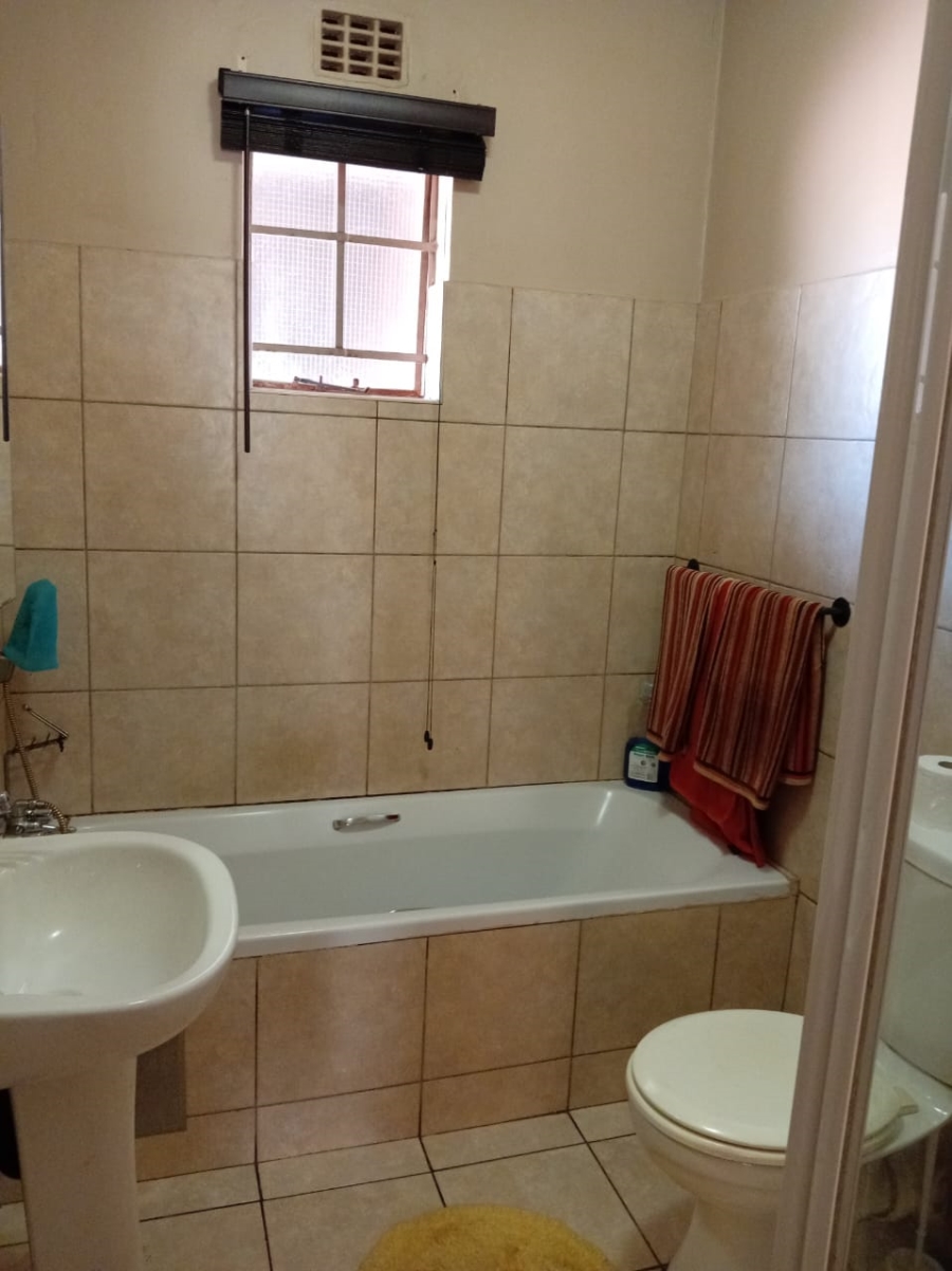 2 Bedroom Property for Sale in Edenvale Central Gauteng