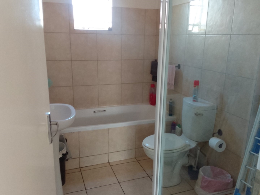2 Bedroom Property for Sale in Edenvale Central Gauteng