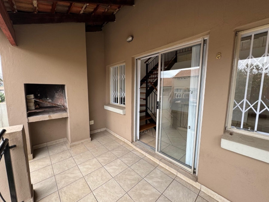 2 Bedroom Property for Sale in Glen Marais Gauteng