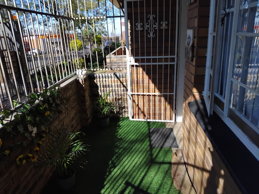 2 Bedroom Property for Sale in Sunnyridge Gauteng