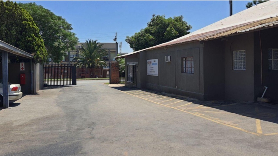  Bedroom Property for Sale in Alrode Gauteng